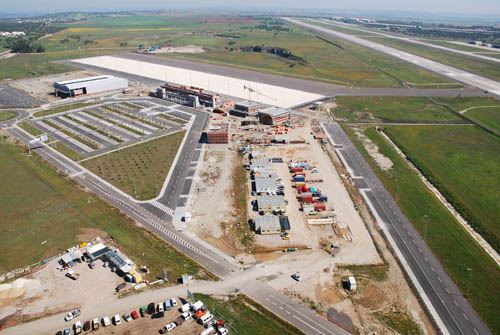 Beja: Turistas que chegam de Londres consideram aeroporto alentejano “Muito Bom”